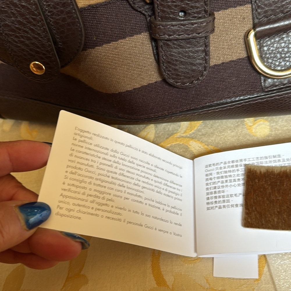 Elegant Brown Leather Men's Bag - Picture 12 of 13